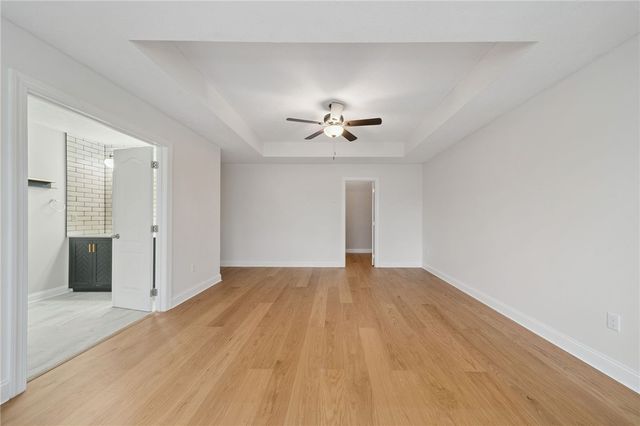 5600 Willow Terrace Dr, Bethel Park, PA 15102