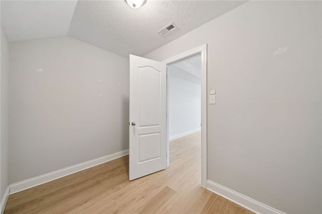 5600 Willow Terrace Dr, Bethel Park, PA 15102