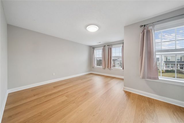 5600 Willow Terrace Dr, Bethel Park, PA 15102