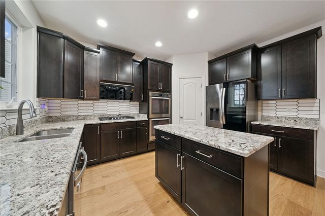 5600 Willow Terrace Dr, Bethel Park, PA 15102