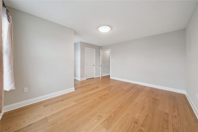 5600 Willow Terrace Dr, Bethel Park, PA 15102