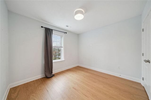 5600 Willow Terrace Dr, Bethel Park, PA 15102