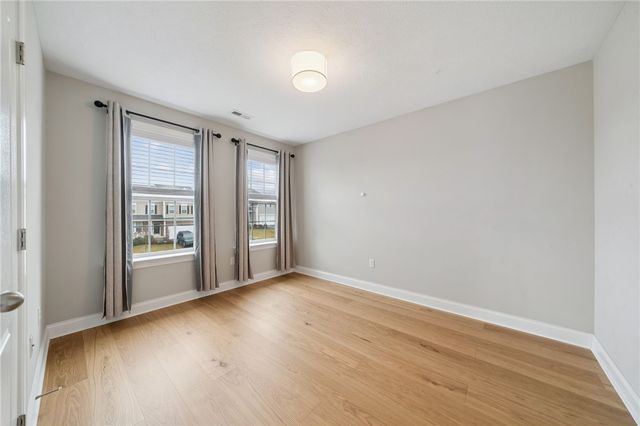 5600 Willow Terrace Dr, Bethel Park, PA 15102