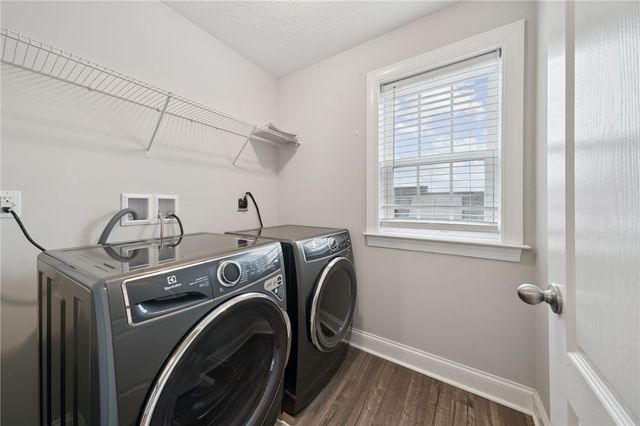 5600 Willow Terrace Dr, Bethel Park, PA 15102