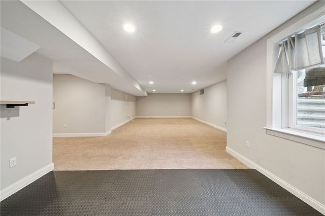 5600 Willow Terrace Dr, Bethel Park, PA 15102