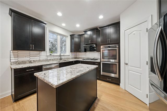 5600 Willow Terrace Dr, Bethel Park, PA 15102