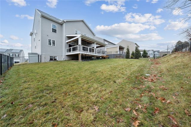 5600 Willow Terrace Dr, Bethel Park, PA 15102