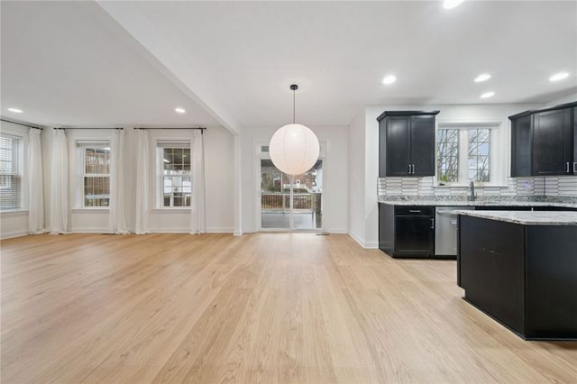 5600 Willow Terrace Dr, Bethel Park, PA 15102