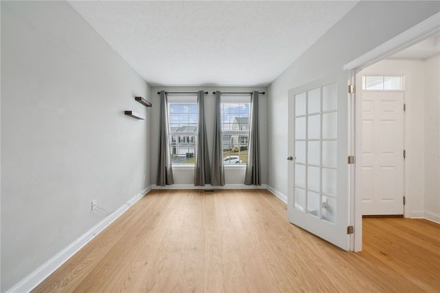 5600 Willow Terrace Dr, Bethel Park, PA 15102