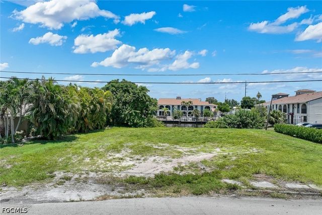 1523 SE 36th TER, Cape Coral, FL 33904
