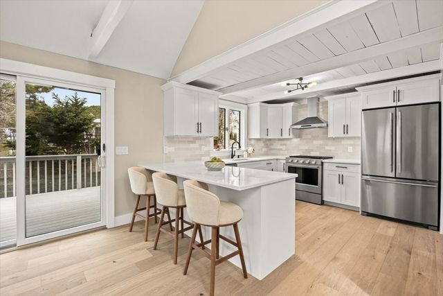 67 Whippoorwill Cir, Mashpee, MA 02649