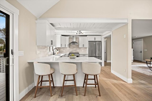 67 Whippoorwill Cir, Mashpee, MA 02649