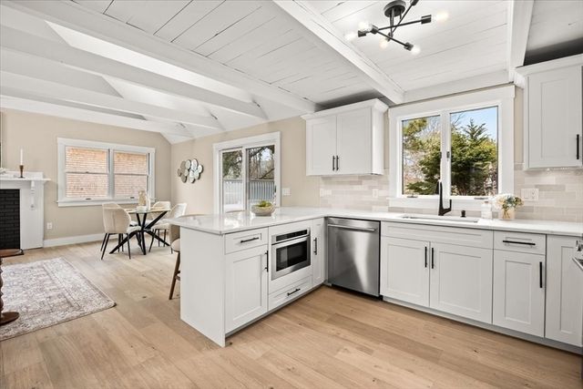 67 Whippoorwill Cir, Mashpee, MA 02649