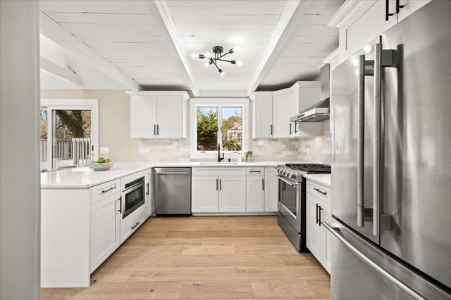 67 Whippoorwill Cir, Mashpee, MA 02649