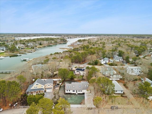 67 Whippoorwill Cir, Mashpee, MA 02649