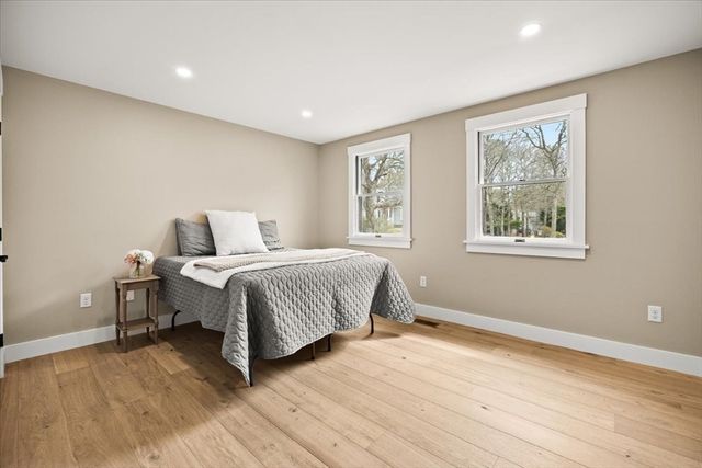 67 Whippoorwill Cir, Mashpee, MA 02649