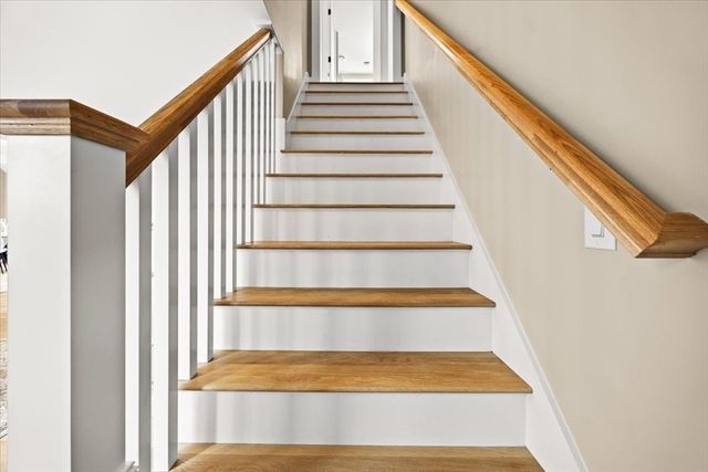 67 Whippoorwill Cir, Mashpee, MA 02649