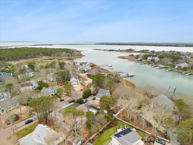 67 Whippoorwill Cir, Mashpee, MA 02649