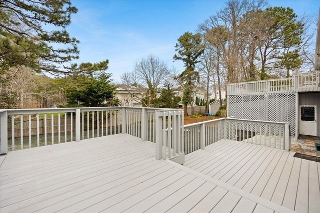 67 Whippoorwill Cir, Mashpee, MA 02649
