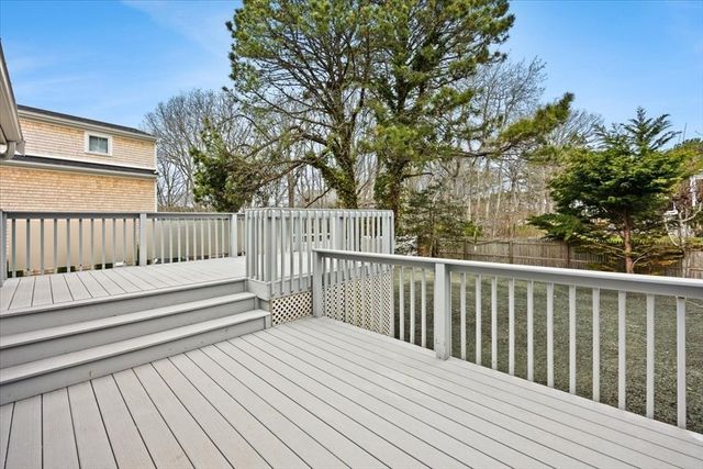 67 Whippoorwill Cir, Mashpee, MA 02649