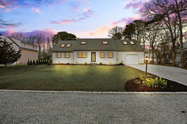 67 Whippoorwill Cir, Mashpee, MA 02649
