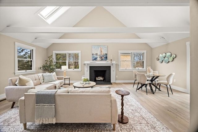 67 Whippoorwill Cir, Mashpee, MA 02649