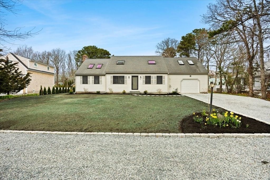 67 Whippoorwill Cir, Mashpee, MA 02649