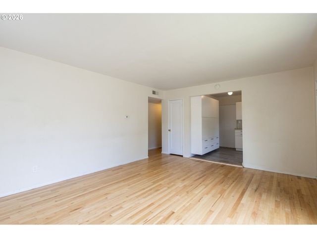7004 Se WOODSTOCK Blvd, Portland, OR 97206