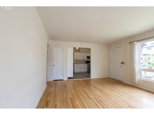 7004 Se WOODSTOCK Blvd, Portland, OR 97206