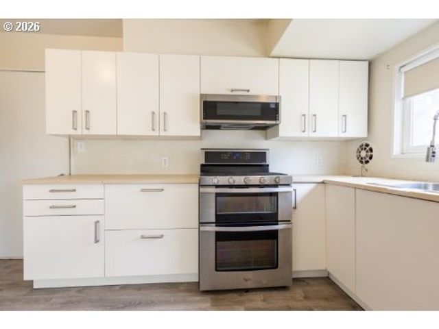 7004 Se WOODSTOCK Blvd, Portland, OR 97206