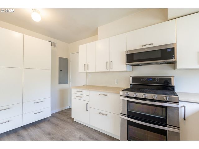 7004 Se WOODSTOCK Blvd, Portland, OR 97206