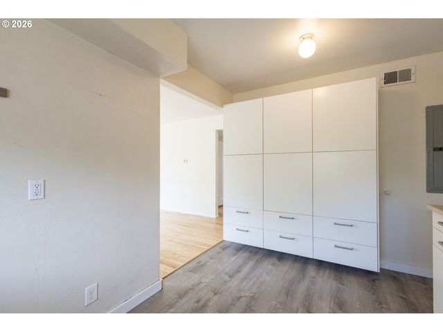 7004 Se WOODSTOCK Blvd, Portland, OR 97206