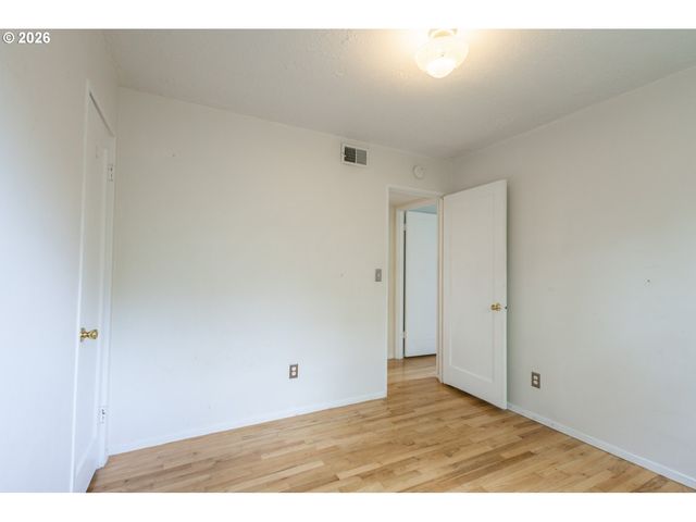 7004 Se WOODSTOCK Blvd, Portland, OR 97206