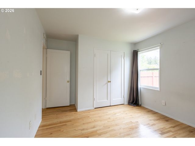 7004 Se WOODSTOCK Blvd, Portland, OR 97206