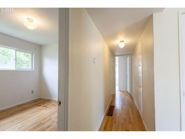 7004 Se WOODSTOCK Blvd, Portland, OR 97206