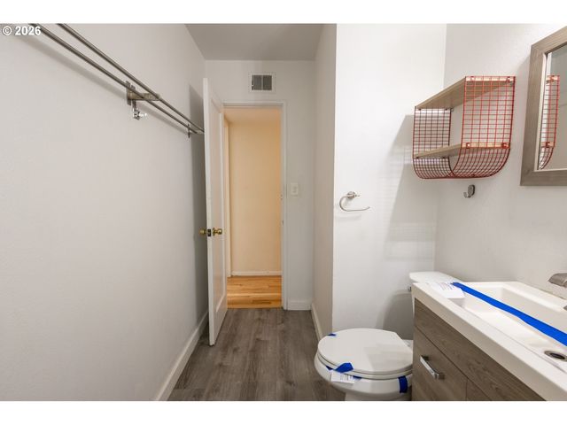 7004 Se WOODSTOCK Blvd, Portland, OR 97206