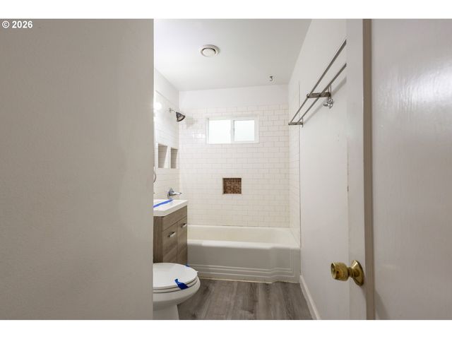 7004 Se WOODSTOCK Blvd, Portland, OR 97206