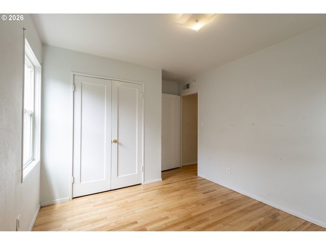 7004 Se WOODSTOCK Blvd, Portland, OR 97206