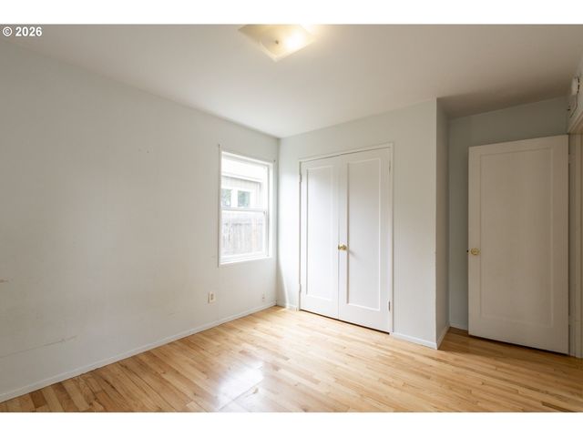 7004 Se WOODSTOCK Blvd, Portland, OR 97206