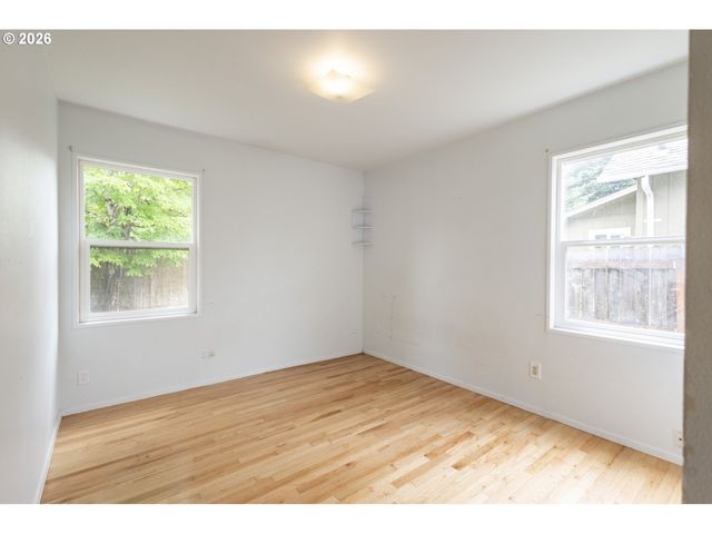 7004 Se WOODSTOCK Blvd, Portland, OR 97206