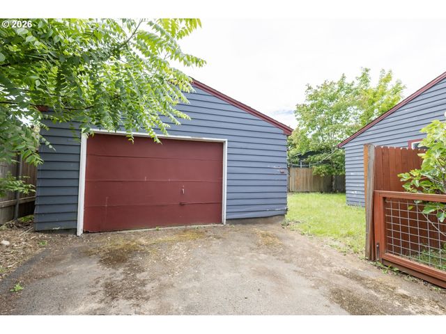 7004 Se WOODSTOCK Blvd, Portland, OR 97206