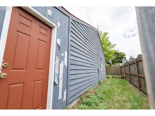 7004 Se WOODSTOCK Blvd, Portland, OR 97206