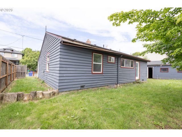 7004 Se WOODSTOCK Blvd, Portland, OR 97206