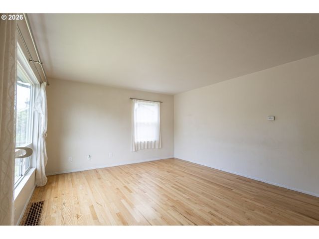 7004 Se WOODSTOCK Blvd, Portland, OR 97206