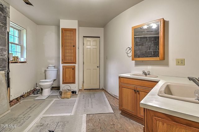 20591 Azen Road, Damascus, VA 24236