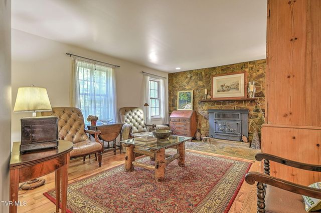 20591 Azen Road, Damascus, VA 24236