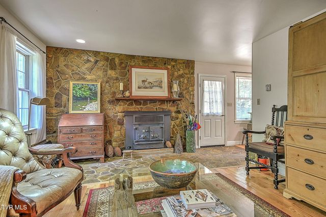 20591 Azen Road, Damascus, VA 24236