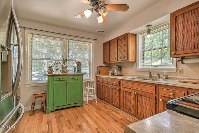 20591 Azen Road, Damascus, VA 24236