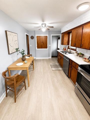 2722 E Denton AVENUE, Saint Francis, WI 53235