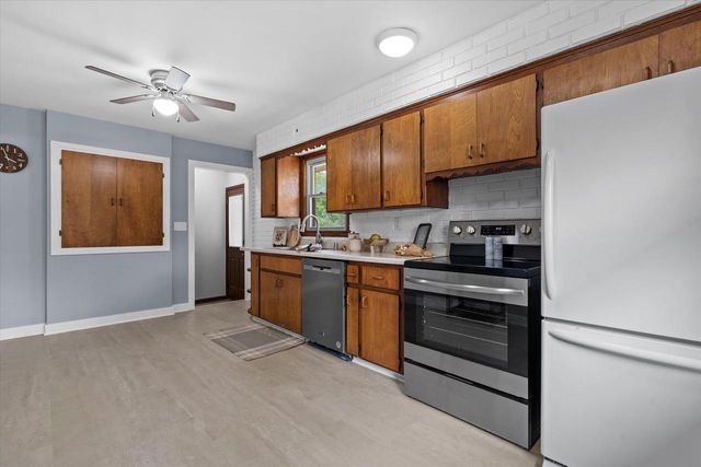 2722 E Denton AVENUE, Saint Francis, WI 53235